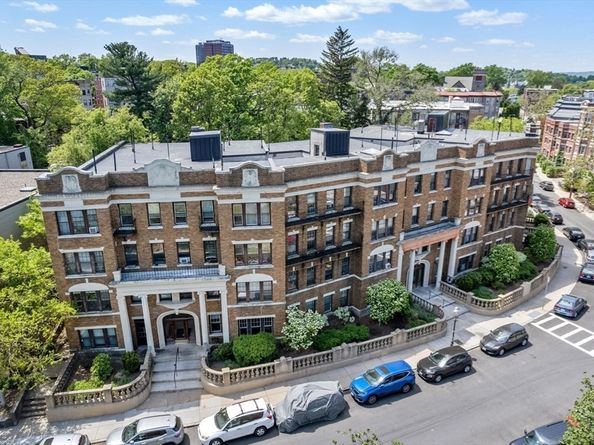 24 Sidlaw Rd 12, Boston MA 02135
