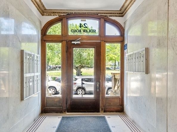 24 Sidlaw Rd 12, Boston MA 02135