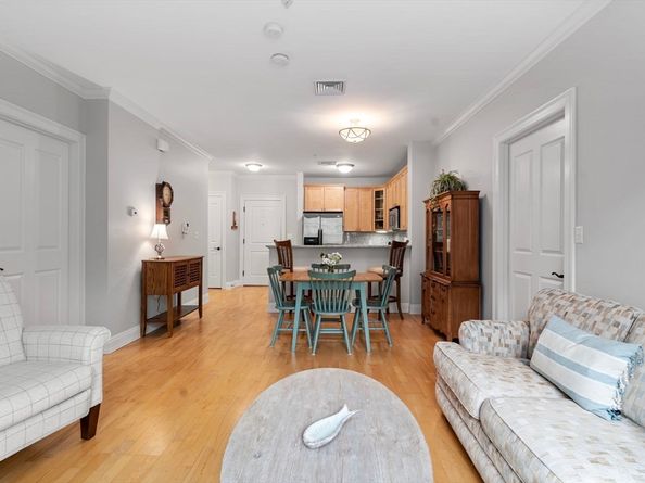 59 Walpole St 210, Canton MA 02021
