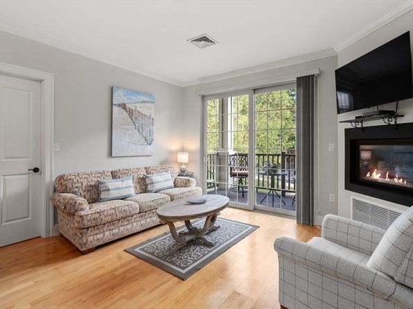 59 Walpole St 210, Canton MA 02021