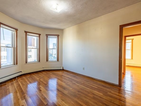417-419 Ferry St, Everett MA 02149