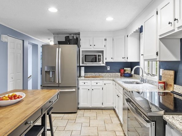 14 Banbury Drive, Westford MA 01886