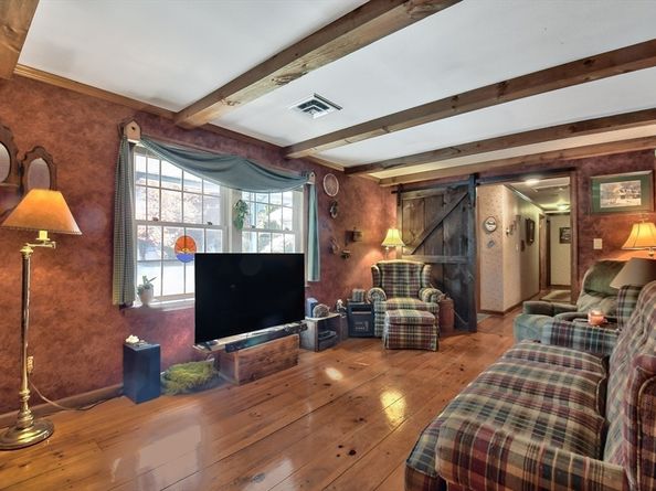 334 High St, Gardner MA 01440