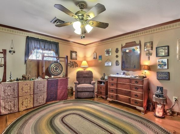 334 High St, Gardner MA 01440