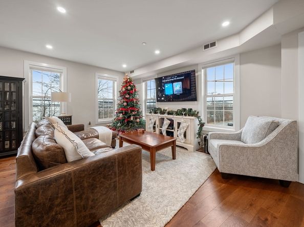 20 Crestway Road 3, Boston MA 02128