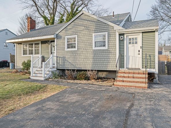 28 Pratt St, Brockton MA 02302