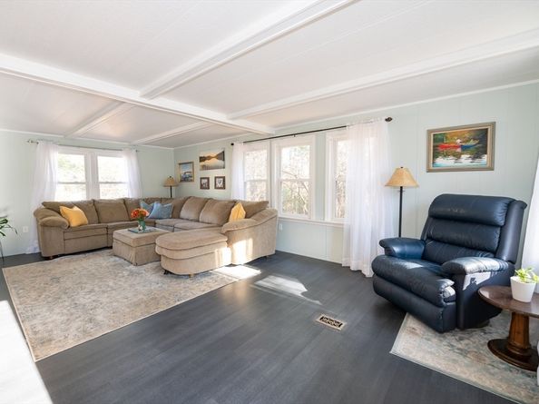 1 Oldfield Drive, Kingston MA 02364