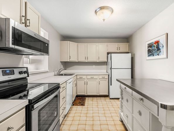 12 Mount Vernon St 44, Melrose MA 02176