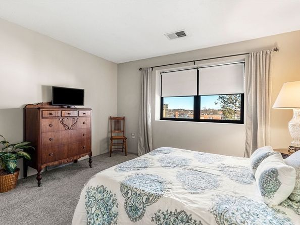 12 Mount Vernon St 44, Melrose MA 02176