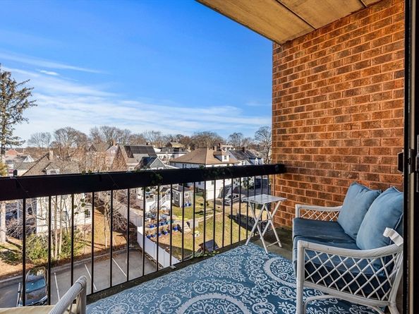 12 Mount Vernon St 44, Melrose MA 02176