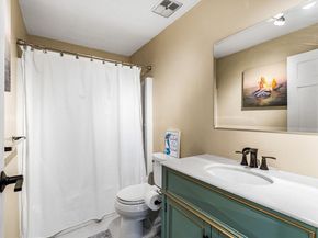 12 Mount Vernon St 44, Melrose MA 02176