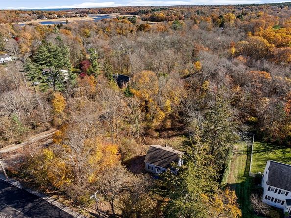 40 Beechwood St, Cohasset MA 02025