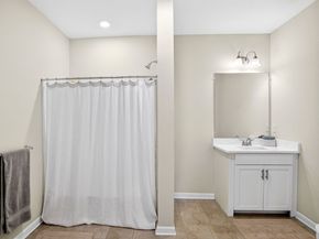 4206 Peters Farm Way 206, Westborough MA 01581