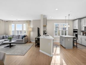 4206 Peters Farm Way 206, Westborough MA 01581