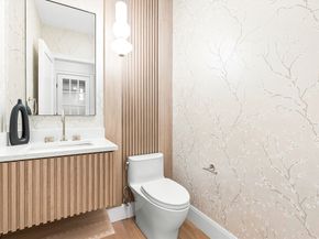 8 Oakdale Ave, Wellesley MA 02482