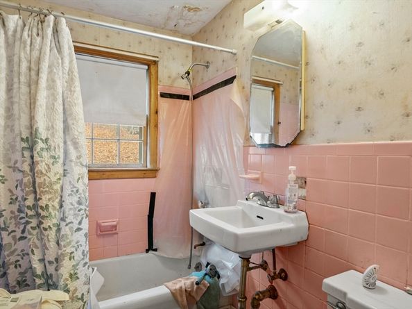 15 Crescent Rd, Woburn MA 01801