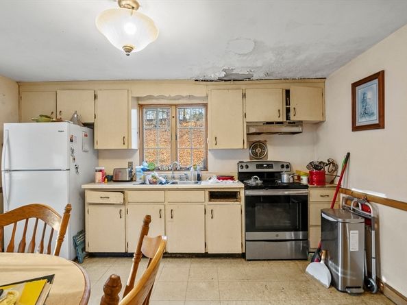 15 Crescent Rd, Woburn MA 01801