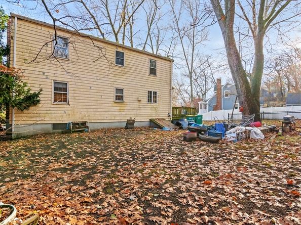 15 Crescent Rd, Woburn MA 01801