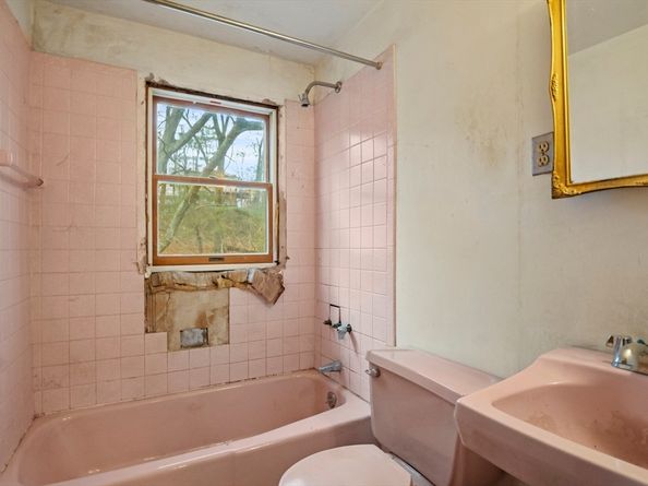 15 Crescent Rd, Woburn MA 01801