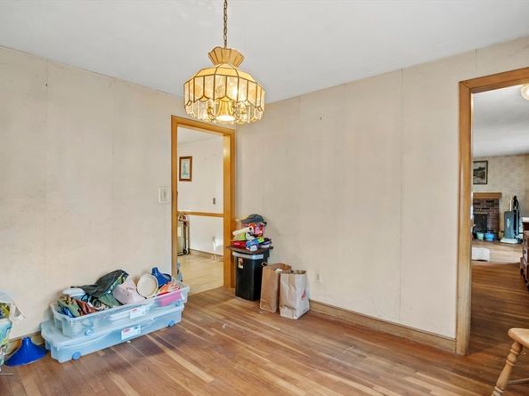 15 Crescent Rd, Woburn MA 01801