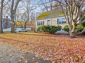 15 Crescent Rd, Woburn MA 01801