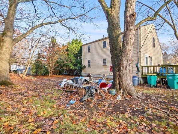 15 Crescent Rd, Woburn MA 01801