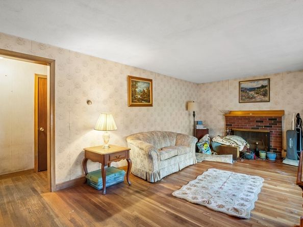 15 Crescent Rd, Woburn MA 01801