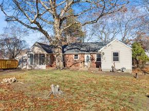 51 Himoor Cir, Randolph MA 02368