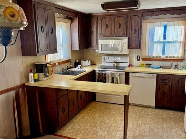 603 W Chestnut St, Brockton MA 02301