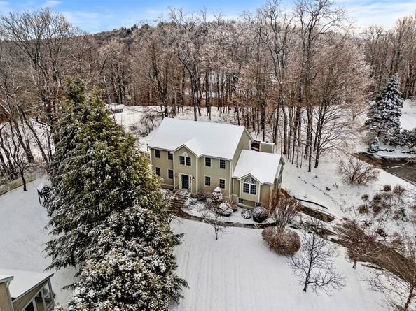 4 Barberry Ln, West Newbury MA 01985