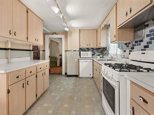 94 Madison St, Dedham MA 02026