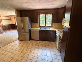 48 Tolland Rd, North Andover MA 01845