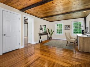 63 Uxbridge Rd, Sutton MA 01590