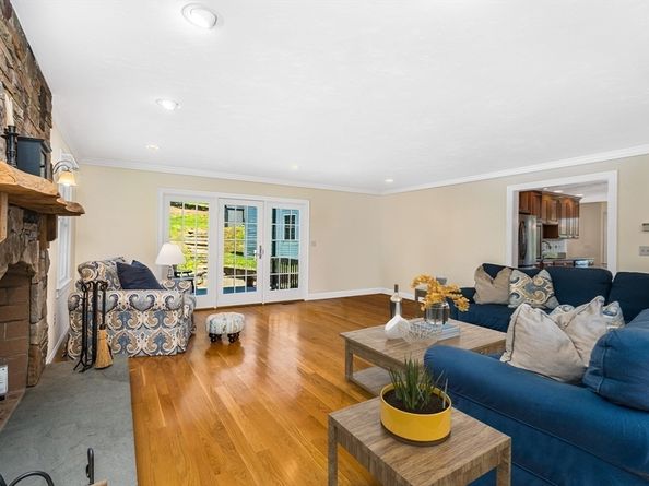 63 Uxbridge Rd, Sutton MA 01590