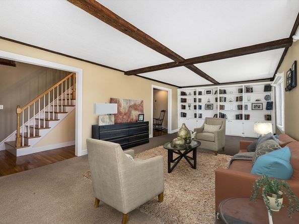 63 Uxbridge Rd, Sutton MA 01590