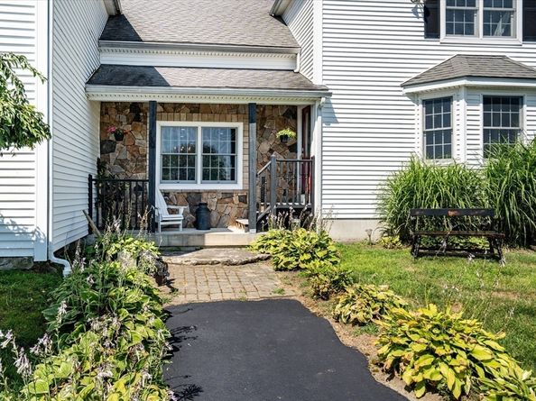 63 Uxbridge Rd, Sutton MA 01590