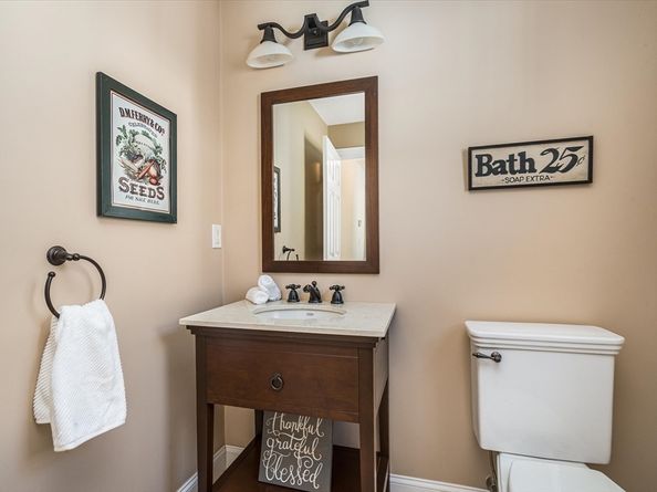 63 Uxbridge Rd, Sutton MA 01590