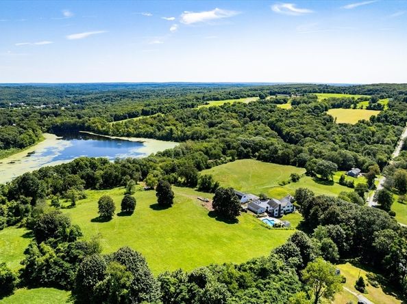 63 Uxbridge Rd, Sutton MA 01590