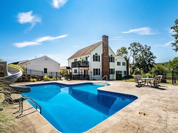 63 Uxbridge Rd, Sutton MA 01590