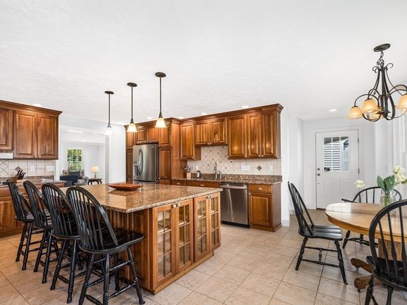 63 Uxbridge Rd, Sutton MA 01590