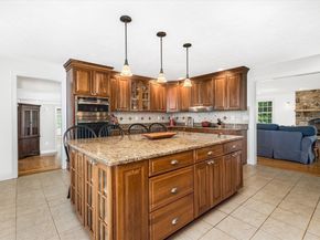 63 Uxbridge Rd, Sutton MA 01590