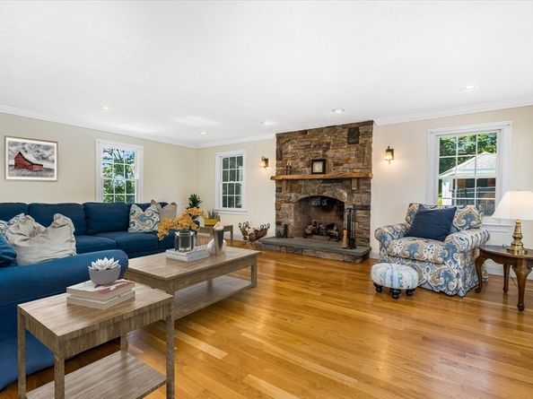 63 Uxbridge Rd, Sutton MA 01590