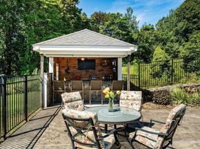 63 Uxbridge Rd, Sutton MA 01590