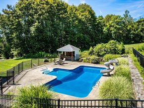 63 Uxbridge Rd, Sutton MA 01590