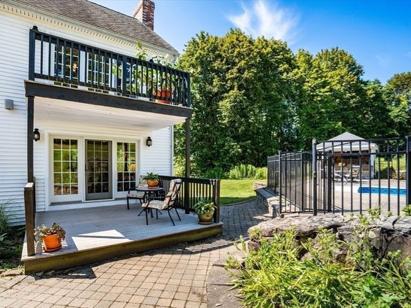 63 Uxbridge Rd, Sutton MA 01590