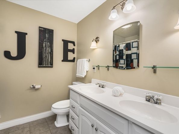 63 Uxbridge Rd, Sutton MA 01590