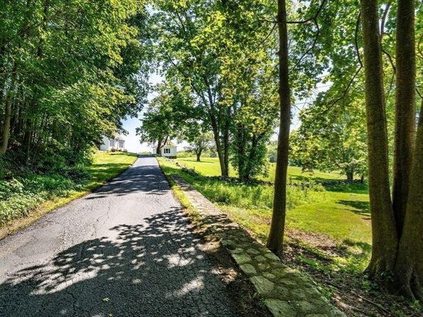 63 Uxbridge Rd, Sutton MA 01590