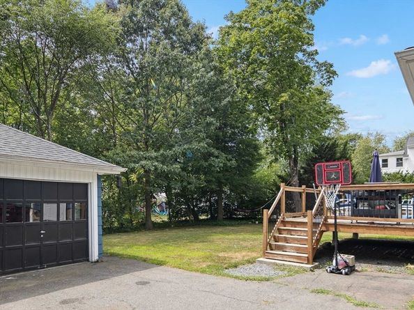 15 E Grove St, Middleboro MA 02346