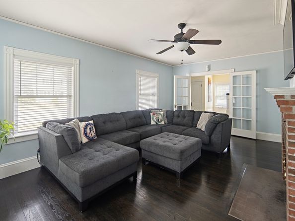 15 E Grove St, Middleboro MA 02346