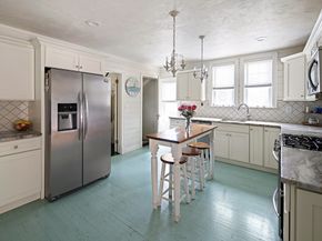 15 E Grove St, Middleboro MA 02346